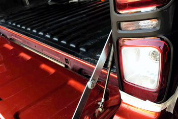 Válce zadních dveří x2 Isuzu D-Max 2012-2020