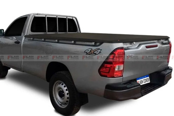 Toyota Hilux DL DLX Einzelkabine mit Rolltop-Aufbau und Kühlergrill