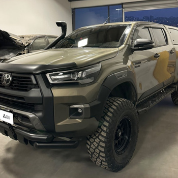 Stopnie boczne progi model Z Toyota Hilux 2005-2015